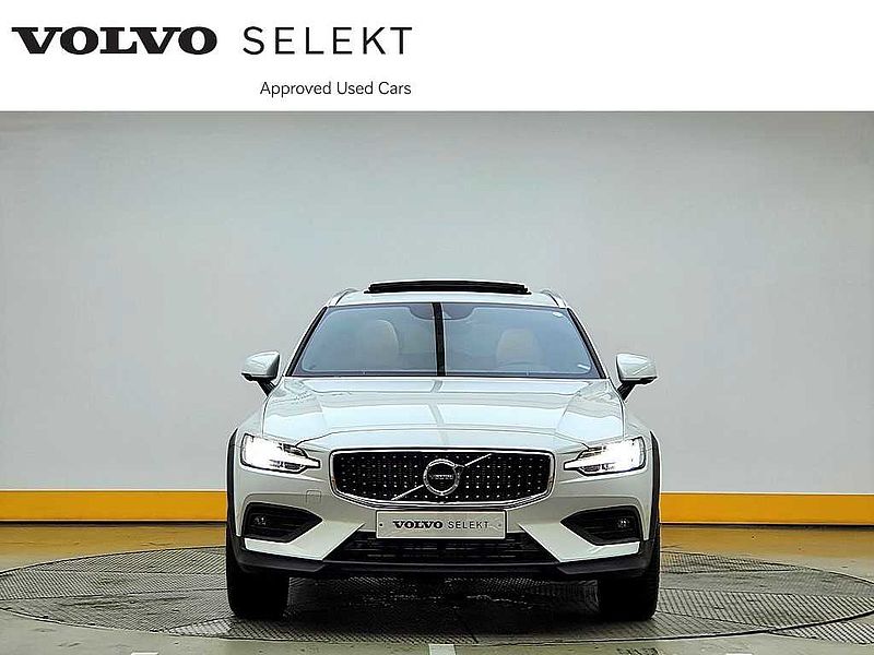 Volvo  V60 Cross Country Pro, B5 AWD mild hybrid
