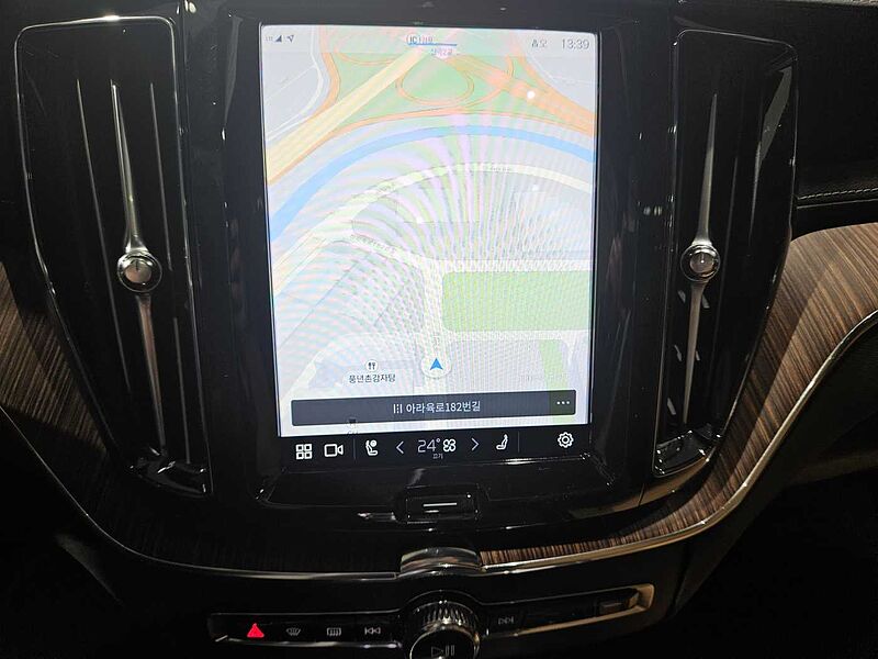 Volvo  T8 AWD Ultimate Bright