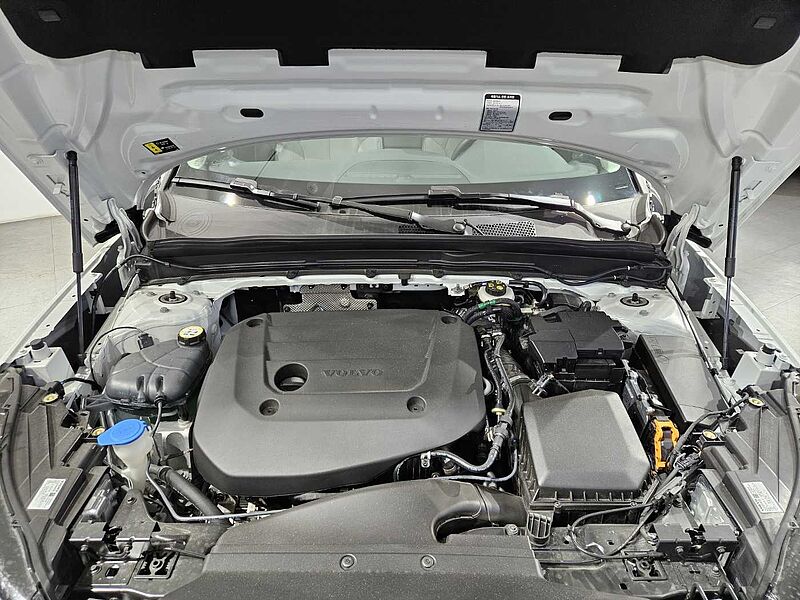 Volvo  Ultimate Bright B4 AWD mild hybrid