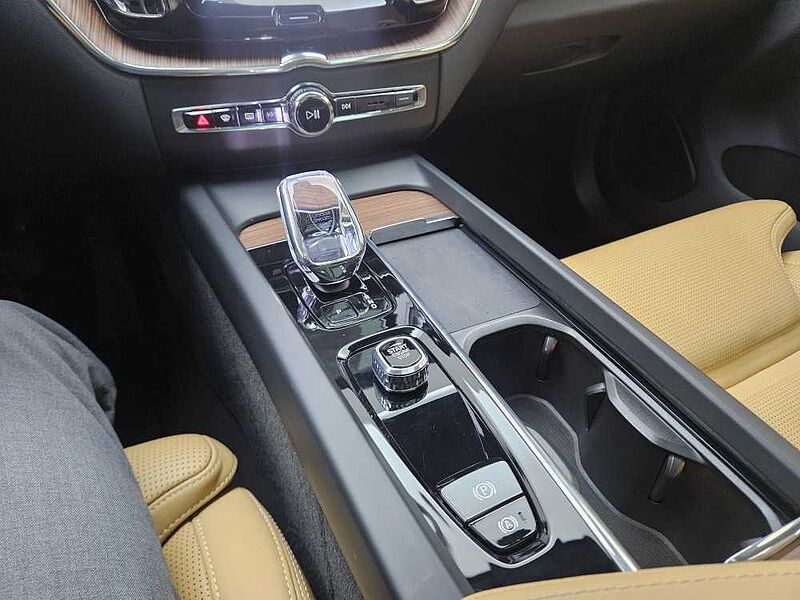Volvo  B5 AWD Ultimate, Bright