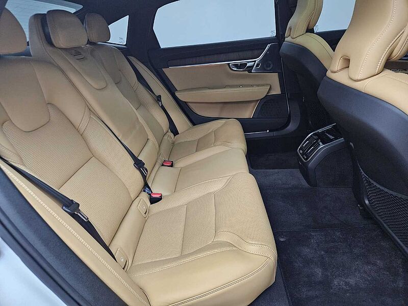 Volvo  B6 AWD Ultimate Bright