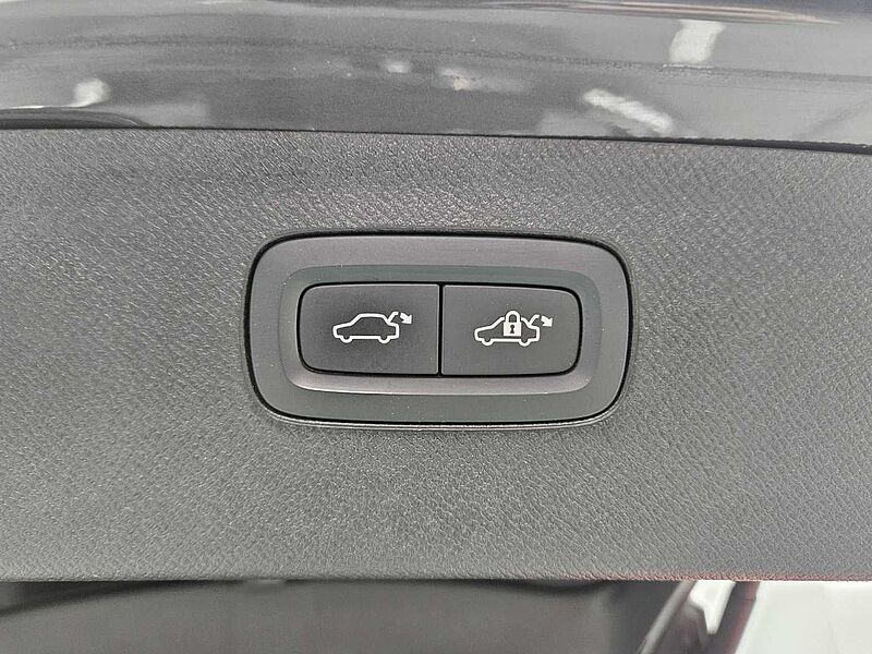 Volvo  B6 AWD Ultimate Bright