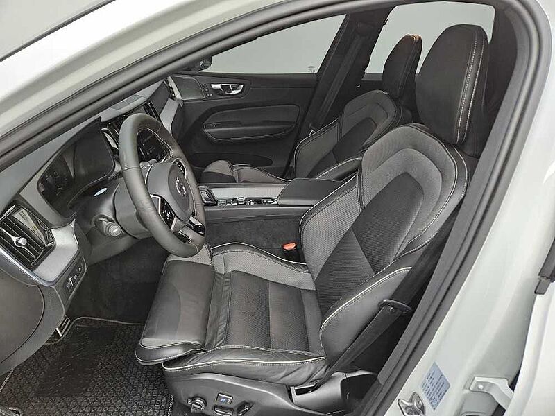 Volvo  T8 Recharge R-Design