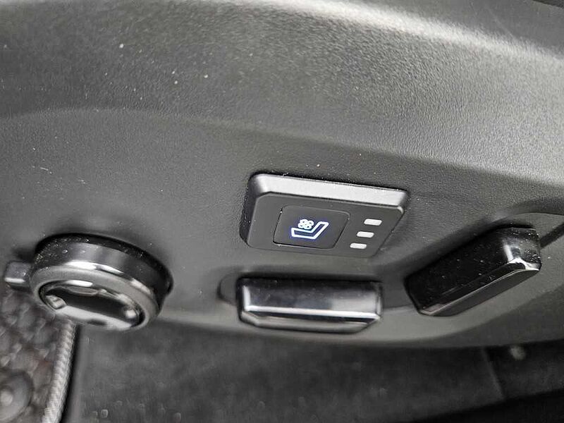 Volvo  T8 Recharge R-Design