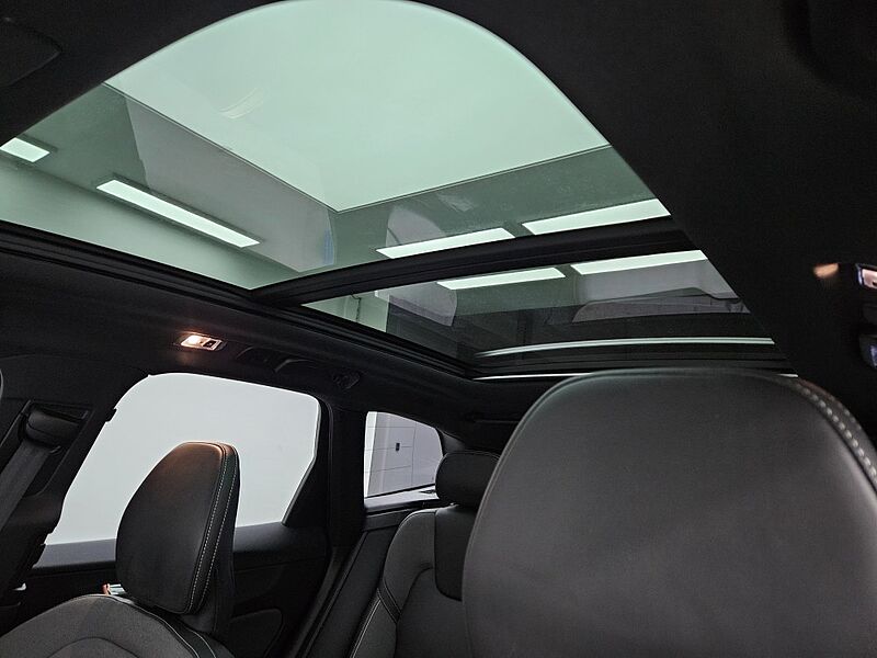 Volvo  T8 Recharge R-Design