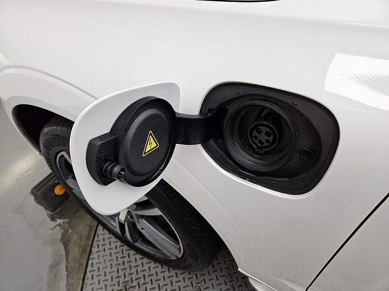 Volvo  T8 Recharge R-Design