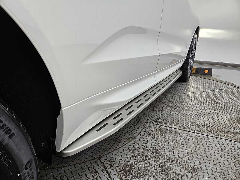Volvo  T8 Recharge R-Design