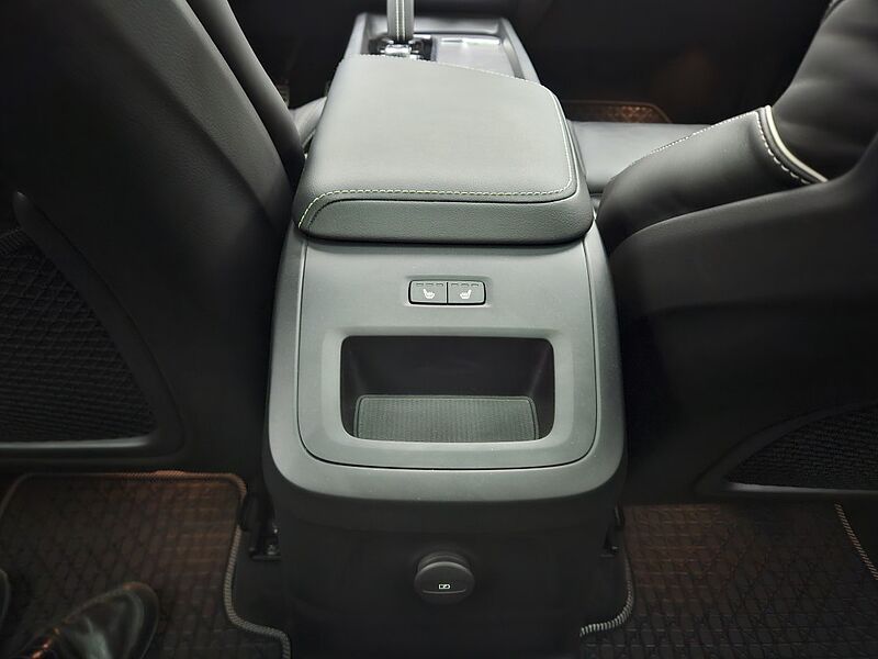 Volvo  T8 Recharge R-Design