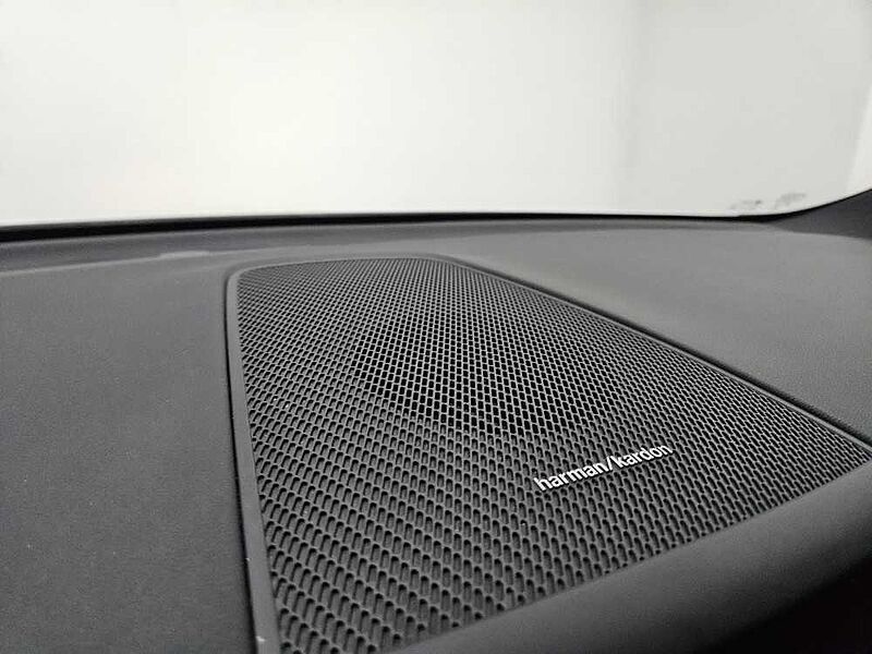 Volvo  T8 Recharge R-Design