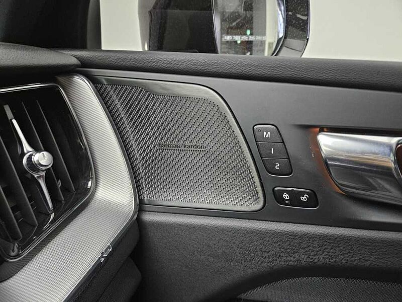 Volvo  T8 Recharge R-Design