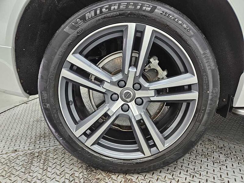 Volvo  T8 Recharge R-Design
