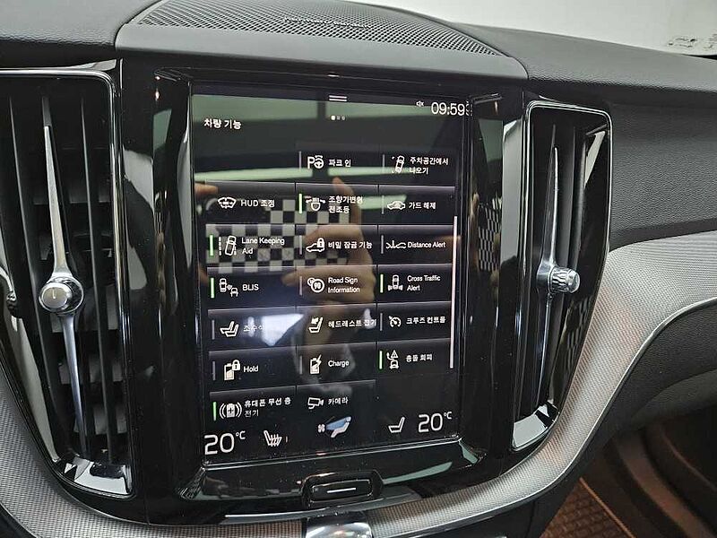 Volvo  T8 Recharge R-Design