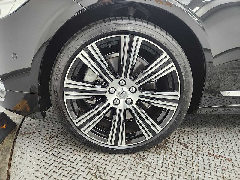 Volvo  B6 AWD Ultimate Bright
