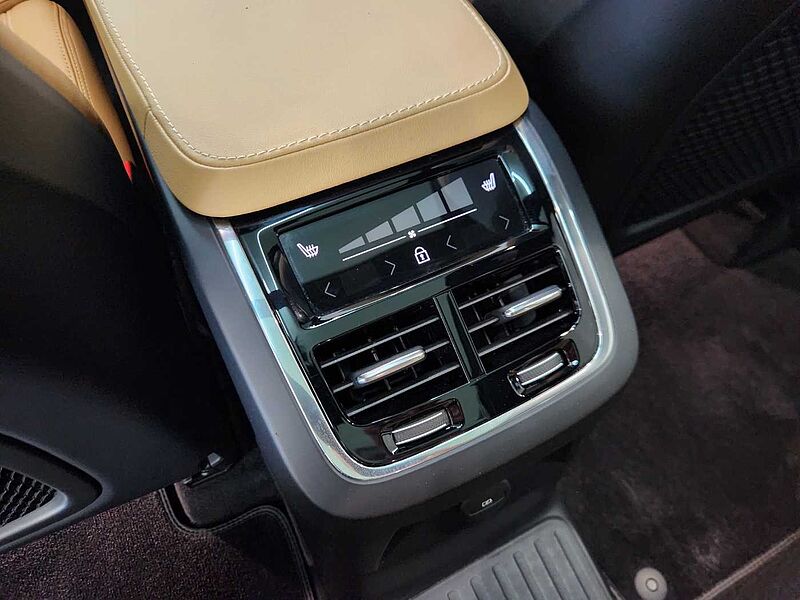 Volvo  Recharge Inscription, 7 Seats