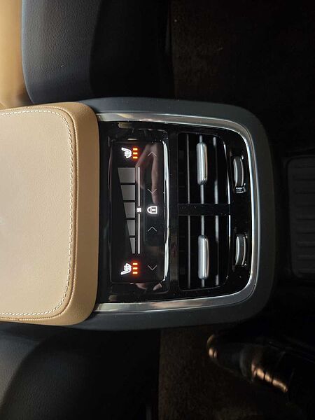 Volvo  Recharge Ultimate, T8 AWD 플러그-인 하이브리드, 전기/가솔린, 브라이트, 7 좌석