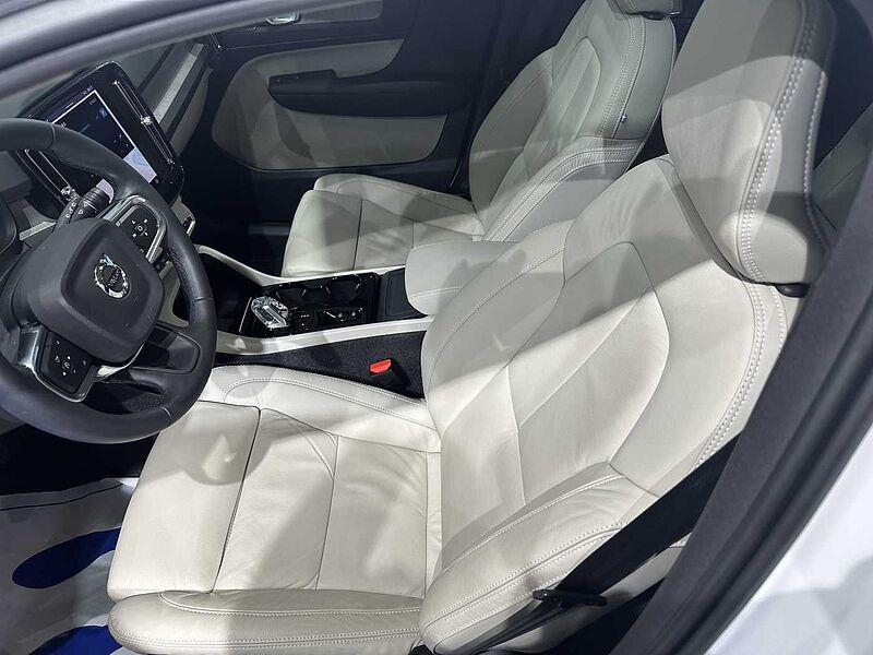 Volvo B4 AWD Ultra Bright