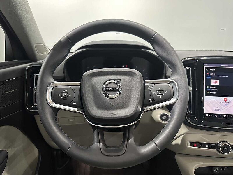 Volvo B4 AWD Ultra Bright