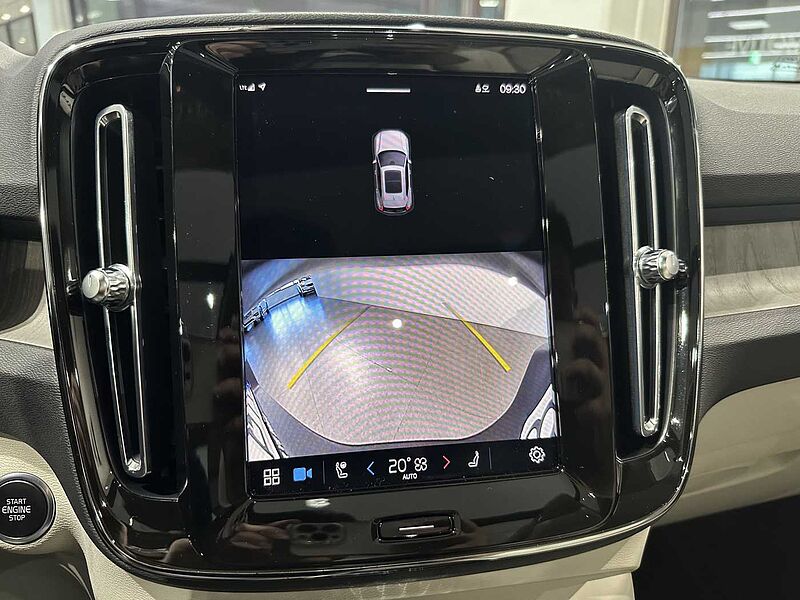 Volvo B4 AWD Ultra Bright