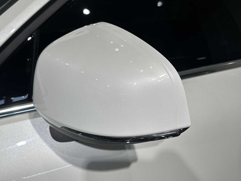 Volvo B4 AWD Ultra Bright