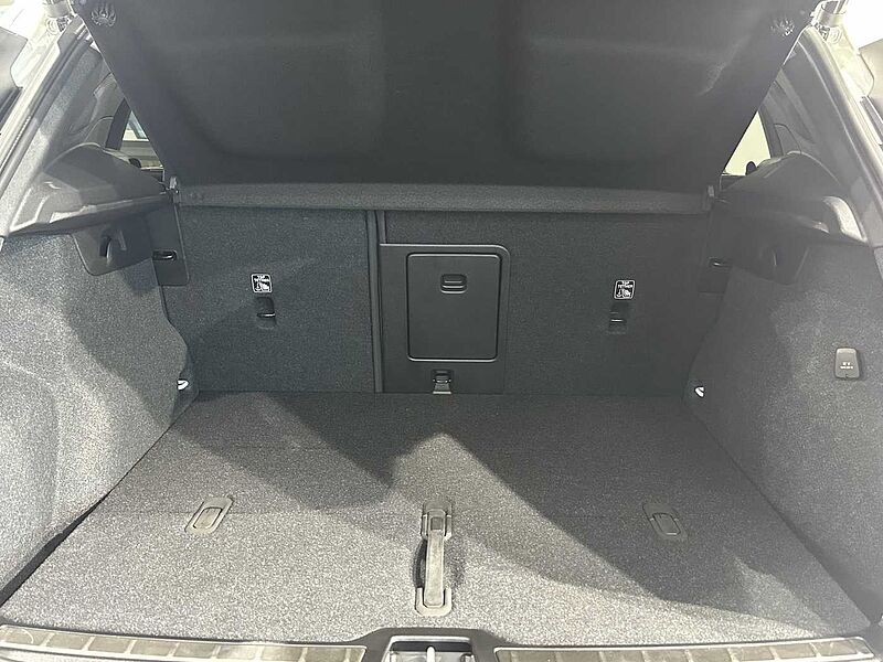 Volvo B4 AWD Ultra Bright