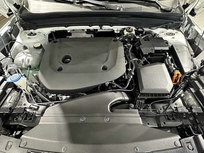 Volvo B4 AWD Ultra Bright