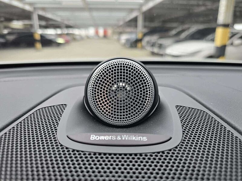 Volvo  Ultra, T8 AWD 플러그-인 하이브리드, 전기/가솔린, 브라이트