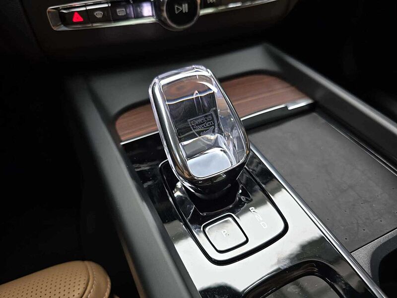 Volvo  Ultra, T8 AWD 플러그-인 하이브리드, 전기/가솔린, 브라이트