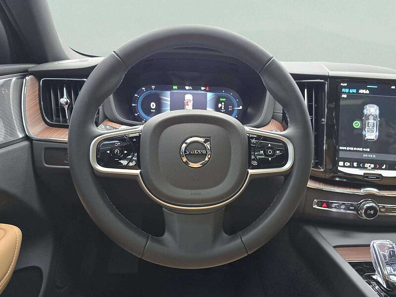 Volvo  Ultra, T8 AWD 플러그-인 하이브리드, 전기/가솔린, 브라이트