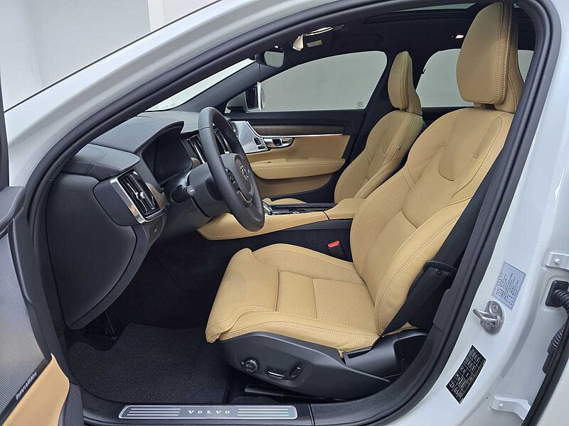 Volvo B5 AWD Ultra bright