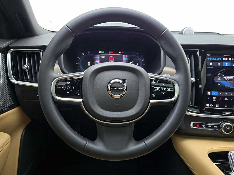 Volvo B5 AWD Ultra bright