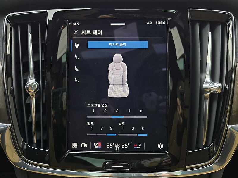 Volvo B5 AWD Ultra bright