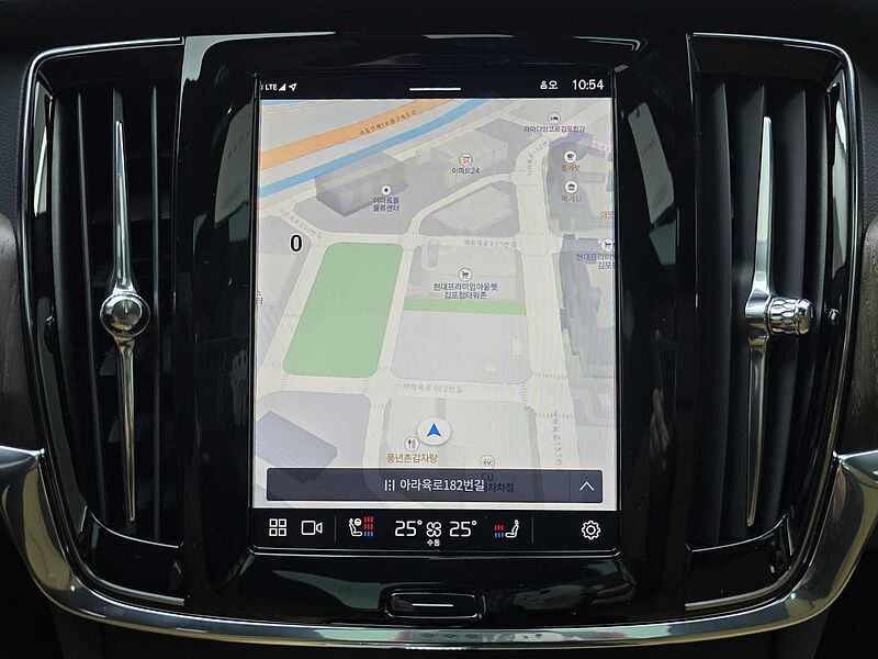 Volvo B5 AWD Ultra bright