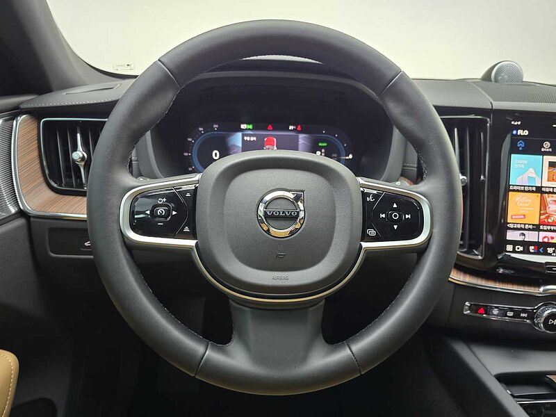 Volvo  Ultra, T8 AWD 플러그-인 하이브리드, 전기/가솔린, 브라이트