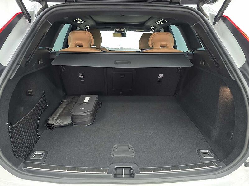 Volvo  Ultra, T8 AWD 플러그-인 하이브리드, 전기/가솔린, 브라이트