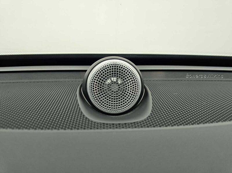 Volvo  Recharge Ultimate, T8 AWD 플러그-인 하이브리드, 전기/가솔린, 브라이트, 7 좌석