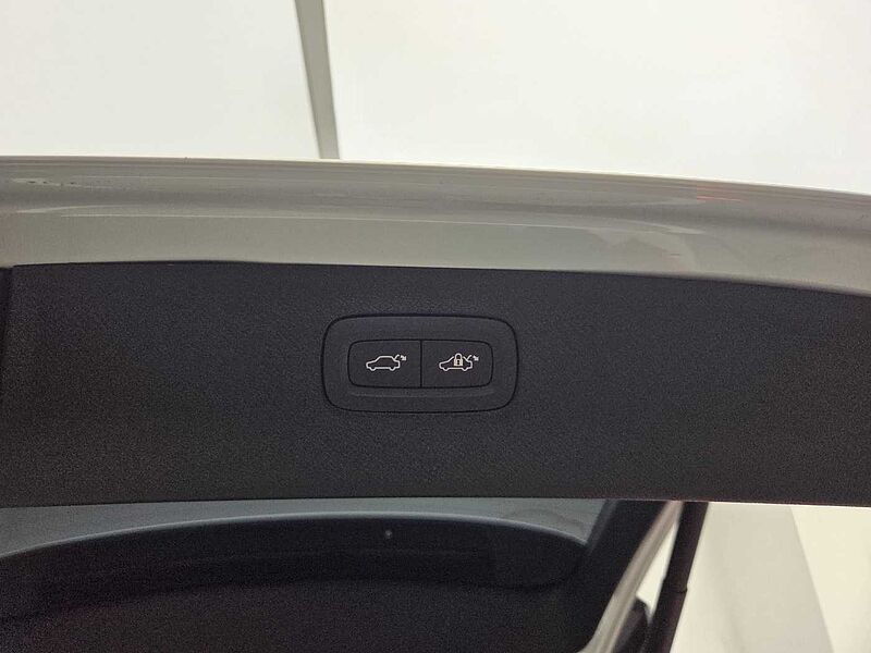 Volvo  Recharge Ultimate, T8 AWD 플러그-인 하이브리드, 전기/가솔린, 브라이트, 7 좌석