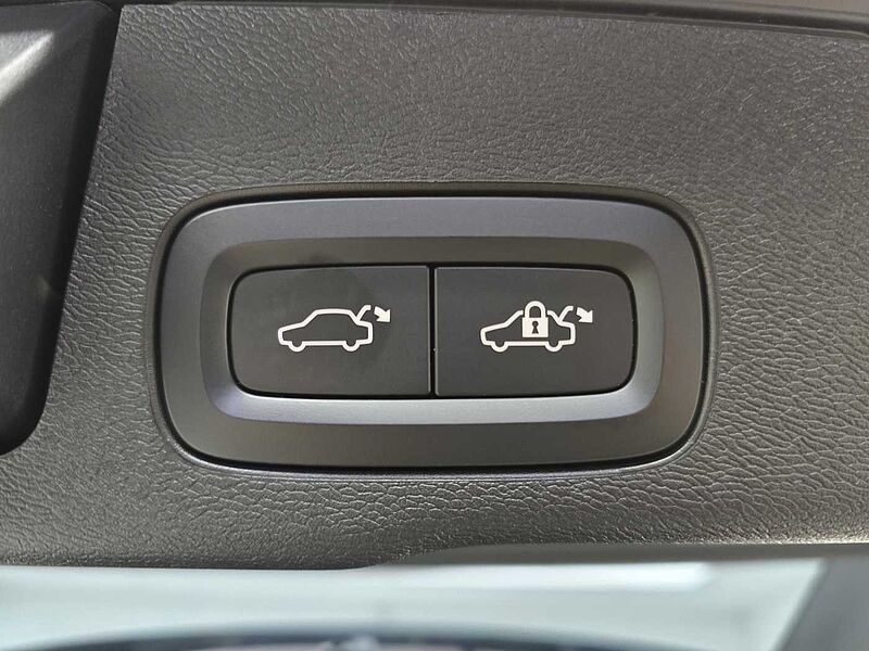 Volvo  Recharge Ultimate, T8 AWD plug-in hybrid, 전기/가솔린, Bright