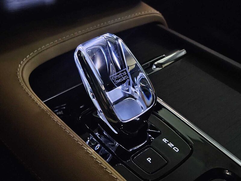 Volvo  Recharge Ultimate, T8 AWD 플러그-인 하이브리드, 전기/가솔린, 브라이트, 7 좌석