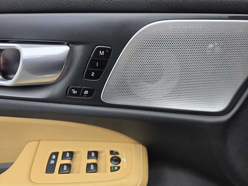 Volvo  B5 AWD Ultra bright