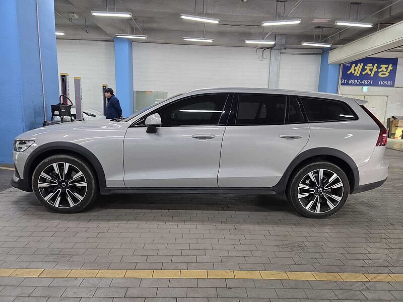 Volvo  B5 AWD Ultra bright