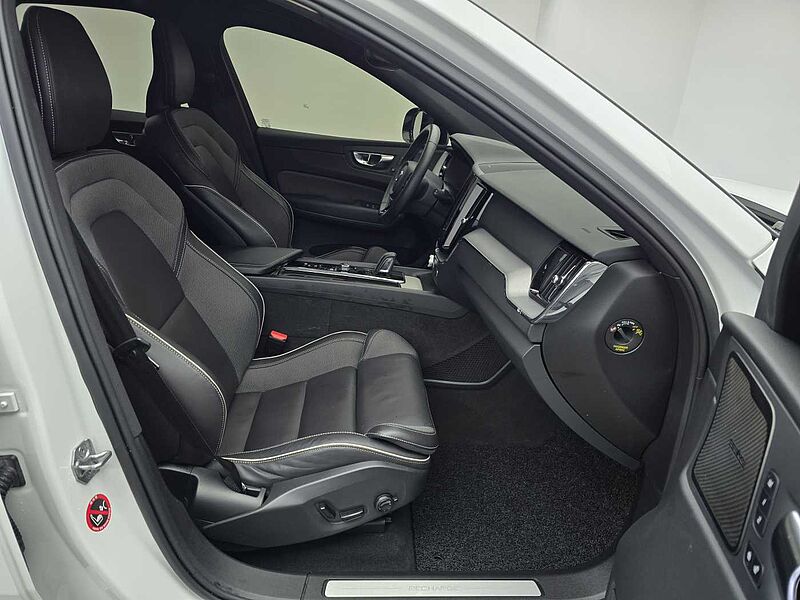 Volvo  Recharge T8 AWD R-Design