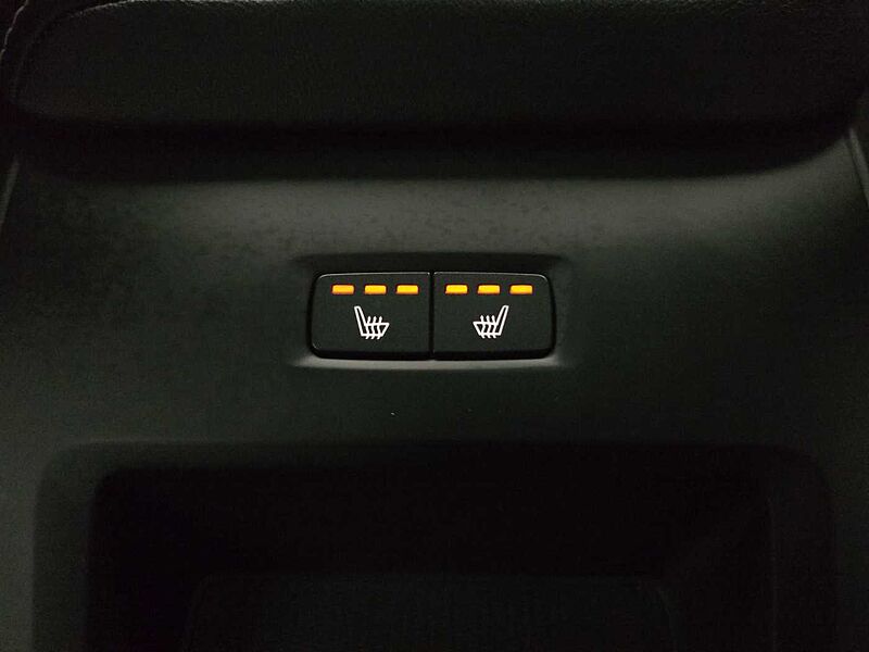 Volvo  Recharge T8 AWD R-Design