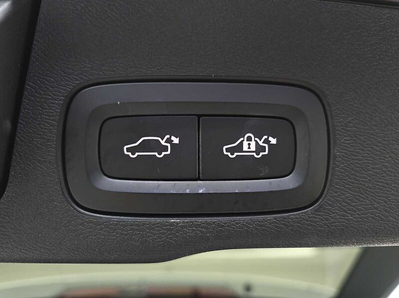 Volvo  Recharge T8 AWD R-Design