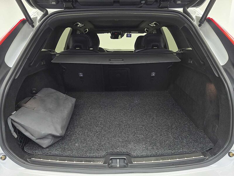 Volvo  Recharge T8 AWD R-Design