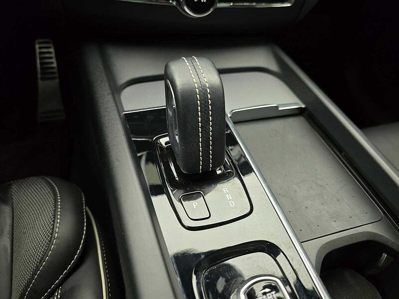 Volvo  Recharge T8 AWD R-Design