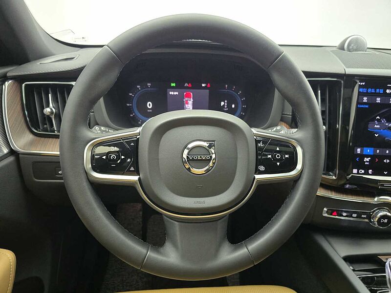 Volvo  Ultimate, B5 AWD mild hybrid, 가솔린, Bright