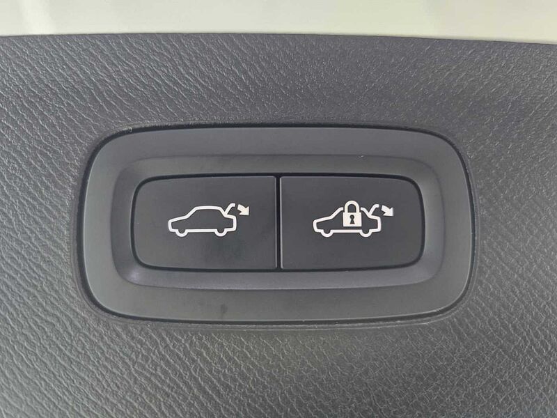 Volvo Recharge Ultimate, T8 AWD plug-in hybrid, 전기/가솔린, Bright, 7 좌석