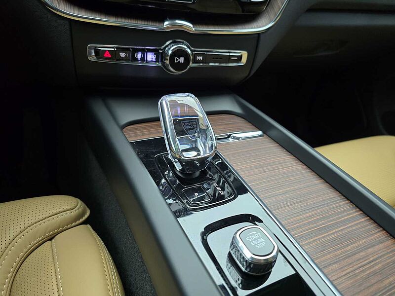Volvo  Ultimate, B5 AWD mild hybrid, 가솔린, Bright