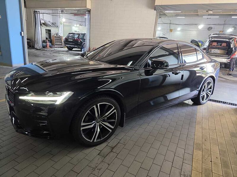 Volvo  R-Design, B5 mild hybrid