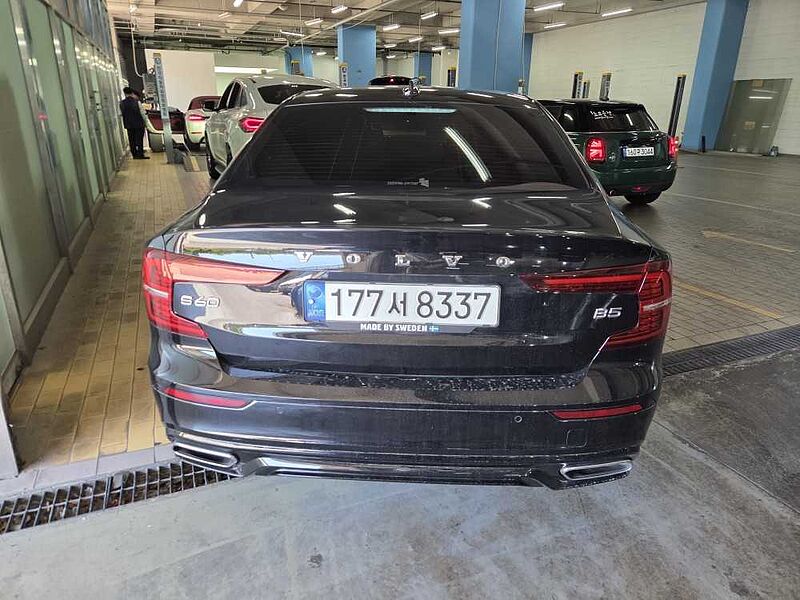 Volvo  R-Design, B5 mild hybrid